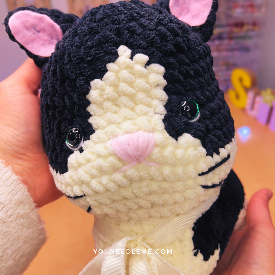 Commande personnalisée "Karen - chat noir/blanc"